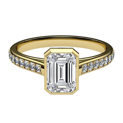 Trionfo Emerald Solitaire Half diamond band
