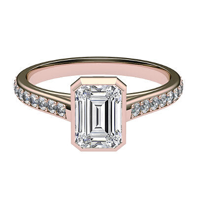 Trionfo Emerald Solitaire Half diamond band