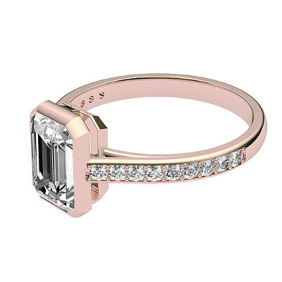 Trionfo Emerald Solitaire Half diamond band