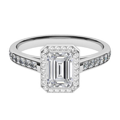 Trionfo Emerald Solitaire halo Half diamond band
