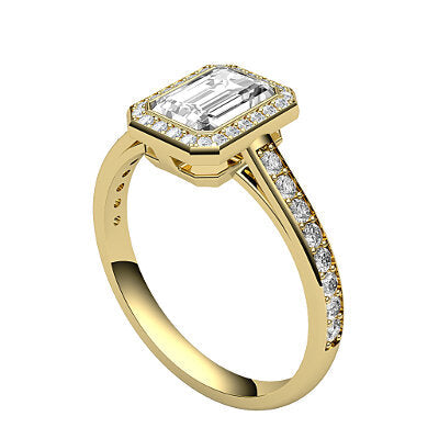 Trionfo Emerald Solitaire halo Half diamond band