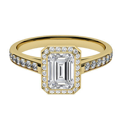 Trionfo Emerald Solitaire halo Half diamond band