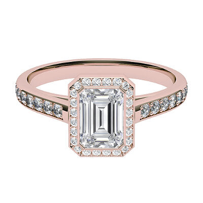 Trionfo Emerald Solitaire halo Half diamond band