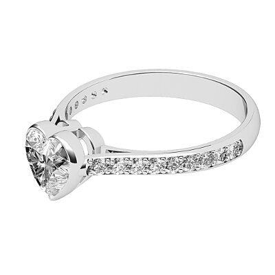 Vittoria Heart Solitaire Half diamond band