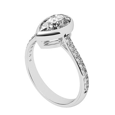 Vittoria Pear Solitaire Half diamond band